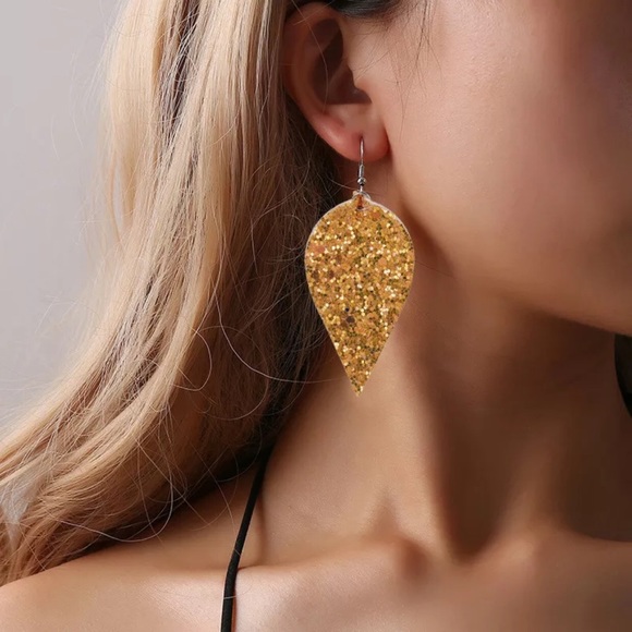 ✨GOLD LEATHER LEAF SHAPED FISHHOOK EARRINGS✨DROP - Picture 4 of 4